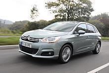 Dass der neue Citroen C4 ein ganz normales Auto geworden ist, ist auch darauf zurückzuführen, dass Citroen den Absatz steigern möchte. Konventionelle Kompaktwagen ohne modellspezifischen Eigenheiten werden gerne im Flottengeschäft eingesetzt. AutoReporter